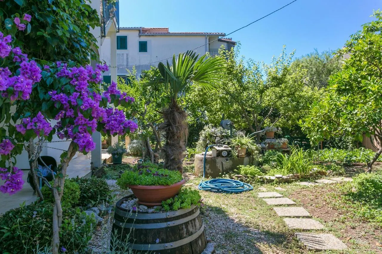 Apartments With A Parking Space Kastel Stafilic, Kastela - 20802 克罗地亚
