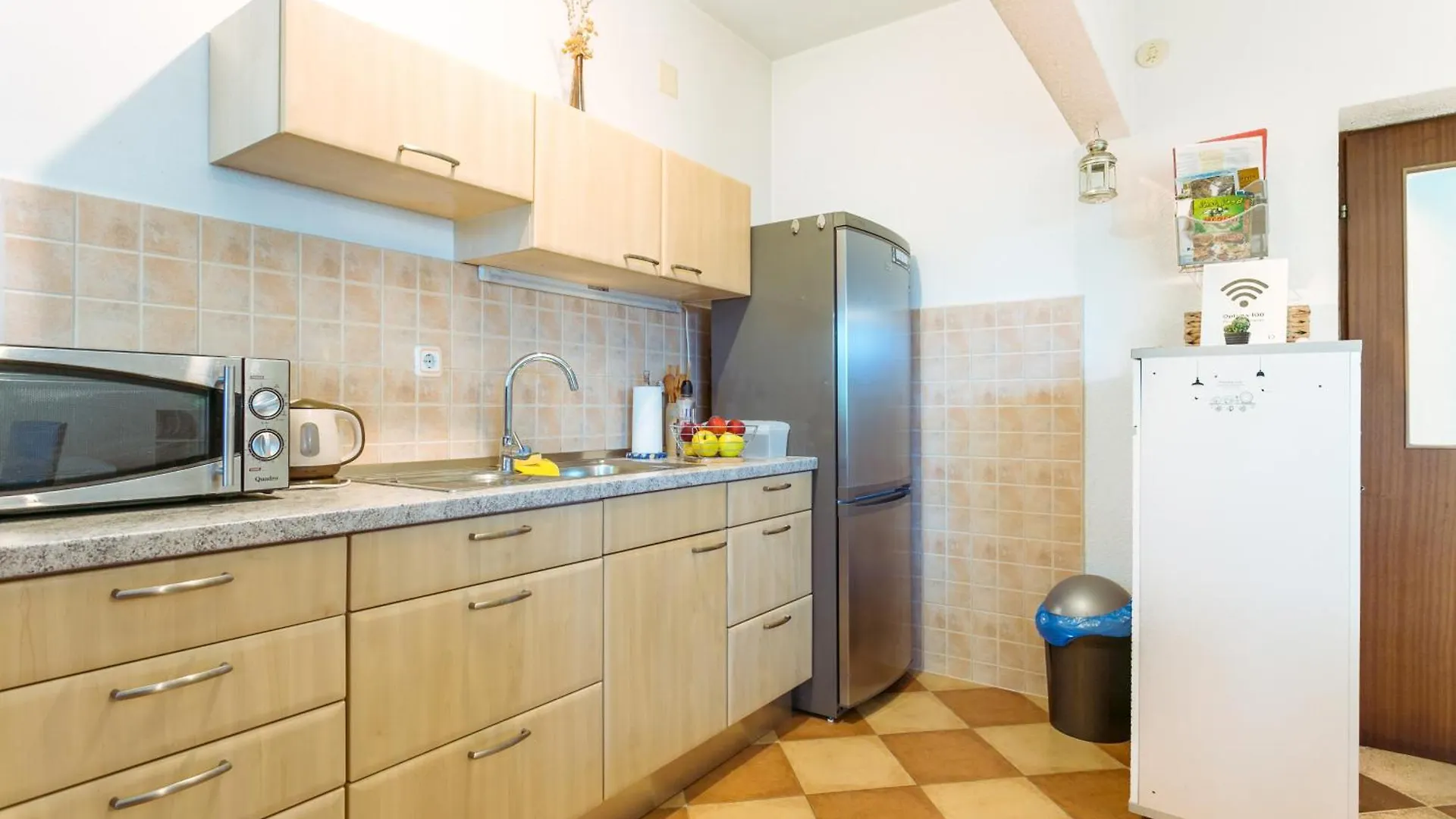 Apartments With A Parking Space Kastel Stafilic, Kastela - 20802 كرواتيا